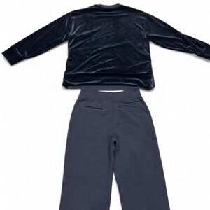 Black velvet Athleta tracksuit with velvet details and side pockets size medium